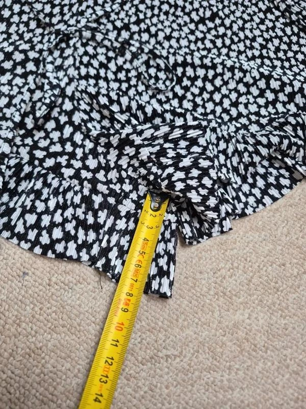 Pull&Bear Mono corto Y2K con motivo blanco y negro talla M – photo 13